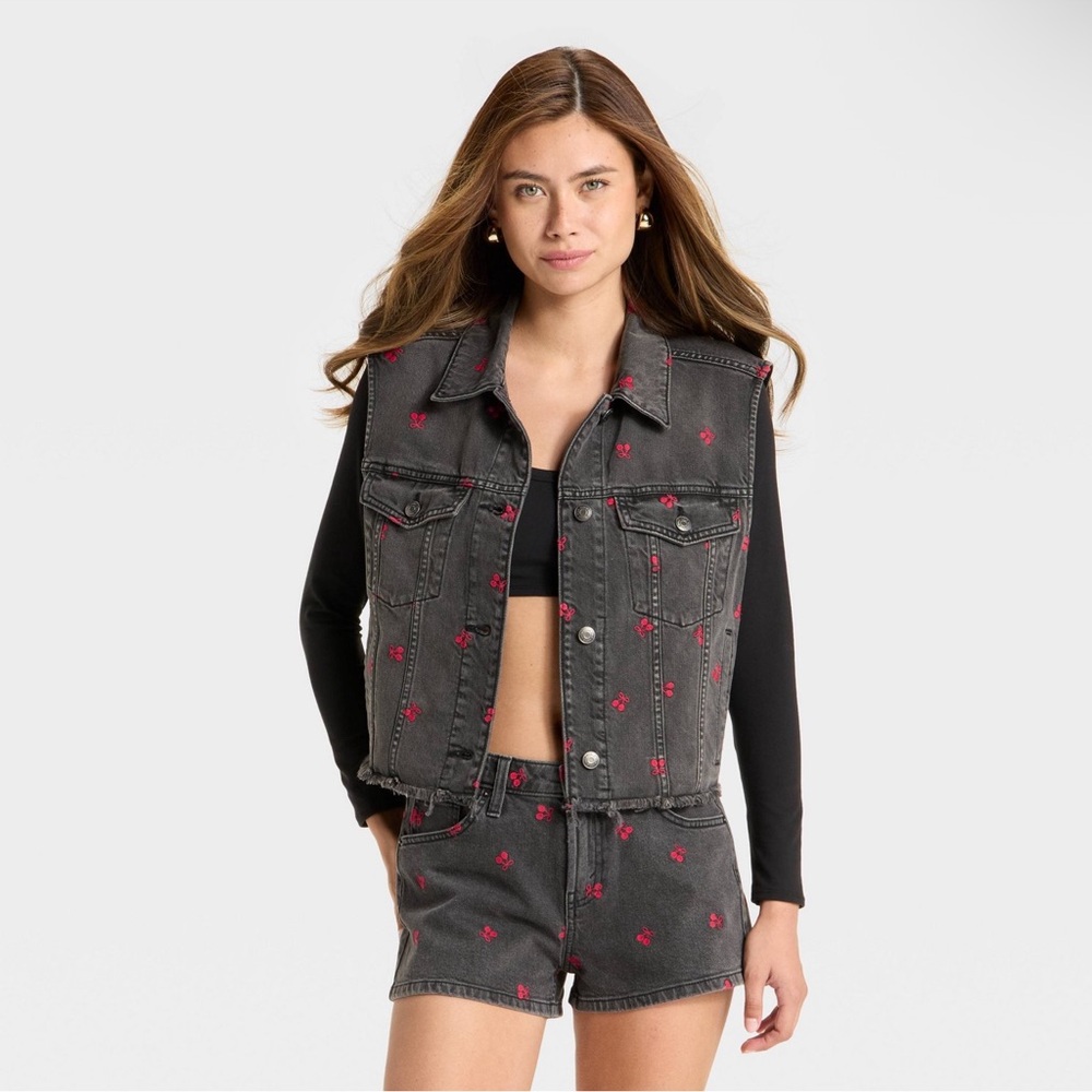 Full Set Women’s Denim Oversized Trucker Vest. And Shorts .  Black Wash.  S